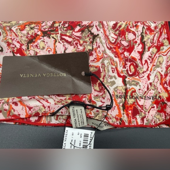 NEW Bottega Veneta Intrecciato Leather Tote and Bottega Veneta Silk Scarf Bundle - Picture 9 of 10